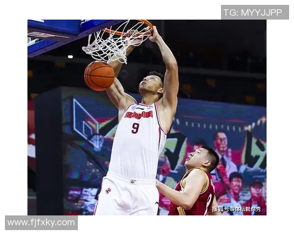 深圳排球队以68分领跑精英赛积分榜展现强劲实力和团队合作精神